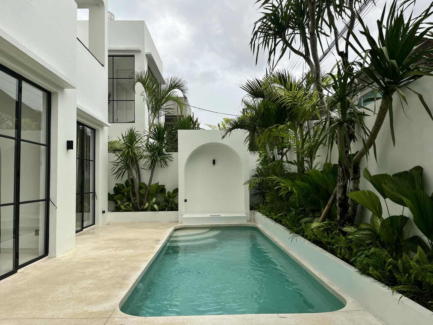 READY NOW 3 BEDROOM VILLA FOR SALE LEASEHOLD IN UMALAS BE-1910 